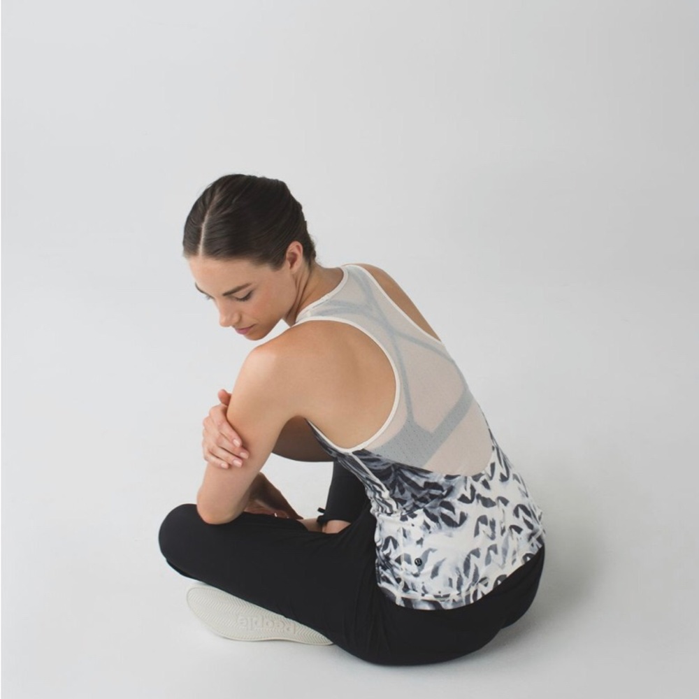 Lululemon Dance to Yoga Tank Pretty Plume Angel Wing Sz 2